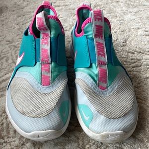 Nike flex runner size 2 for girls